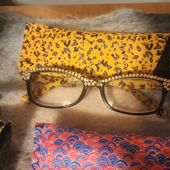 Bundle of reading glasses - Picture 4 of 9